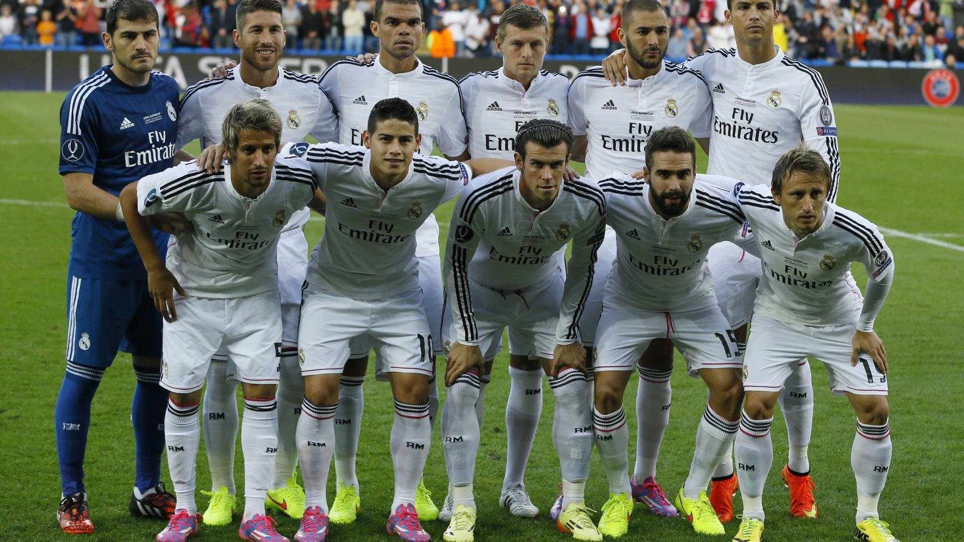 以球会友：足球公益赛事盛大举行，以球会友 以赛传情